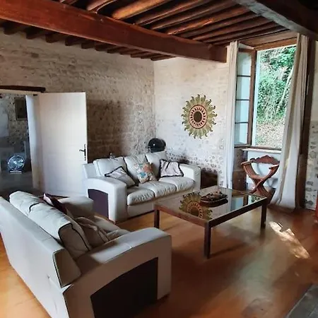 French Retreat With Pool & Superb Views. *