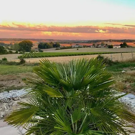 French Retreat With Pool & Superb Views. Blanzac (Charente)