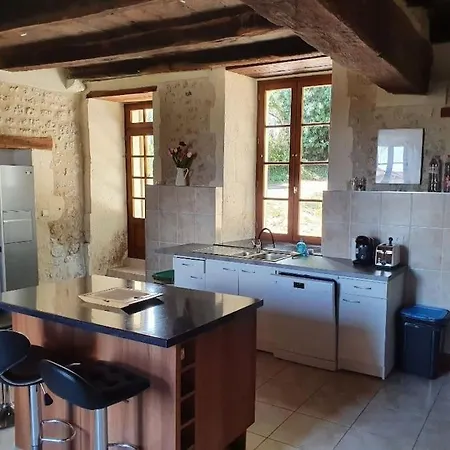 French Retreat With Pool & Superb Views. Villa Blanzac (Charente)