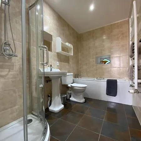 וילה French Retreat With Pool & Superb Views. Blanzac (Charente)