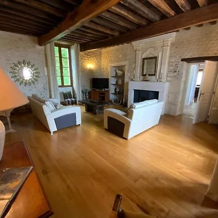 French Retreat With Pool & Superb Views. Blanzac (Charente)