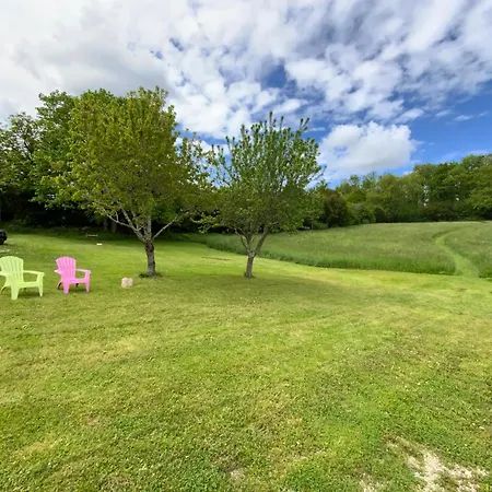 וילה French Retreat With Pool & Superb Views. Blanzac (Charente)