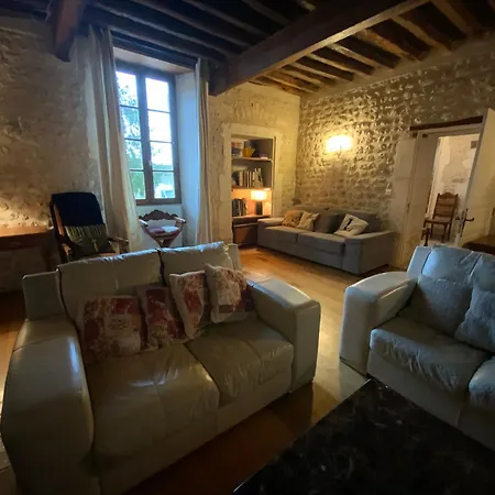 French Retreat With Pool & Superb Views. Blanzac (Charente)