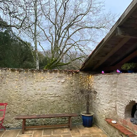 French Retreat With Pool & Superb Views. וילה