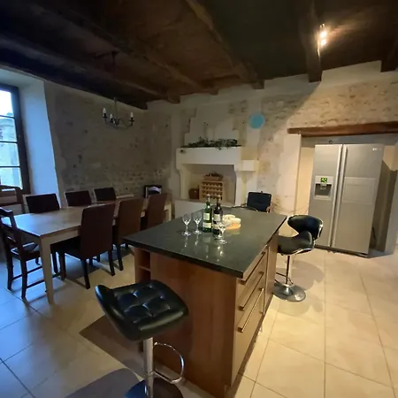 French Retreat With Pool & Superb Views. Villa Blanzac (Charente)