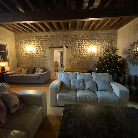 French Retreat With Pool & Superb Views. *