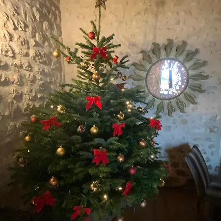 French Retreat With Pool & Superb Views. *