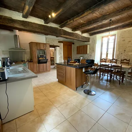 French Retreat With Pool & Superb Views. Blanzac (Charente)