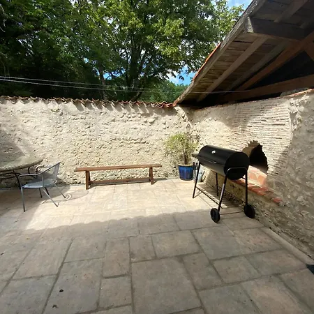 French Retreat With Pool & Superb Views. Villa *
