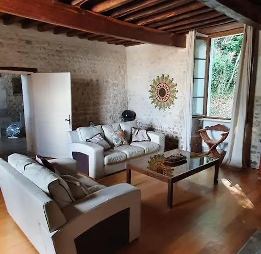 French Retreat With Pool & Superb Views. *