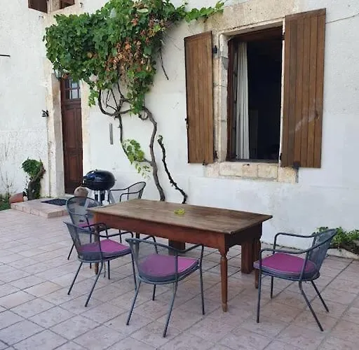 French Retreat With Pool & Superb Views. Villa *