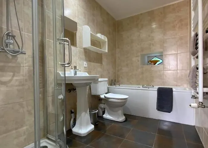 Villa French Retreat With Pool & Superb Views. Blanzac (Charente)