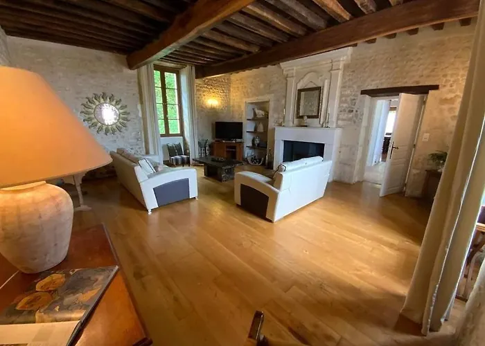 French Retreat With Pool & Superb Views. Blanzac (Charente)