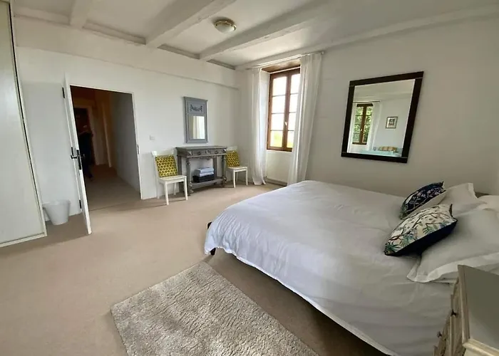 French Retreat With Pool & Superb Views.