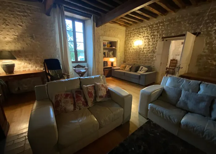 French Retreat With Pool & Superb Views. Blanzac (Charente)