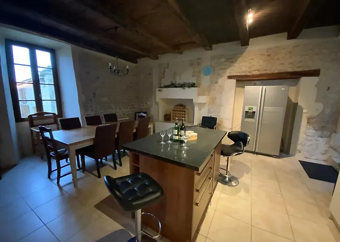 French Retreat With Pool & Superb Views. Villa Blanzac (Charente)