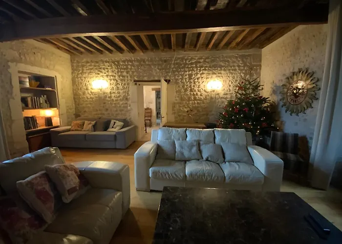 French Retreat With Pool & Superb Views. *